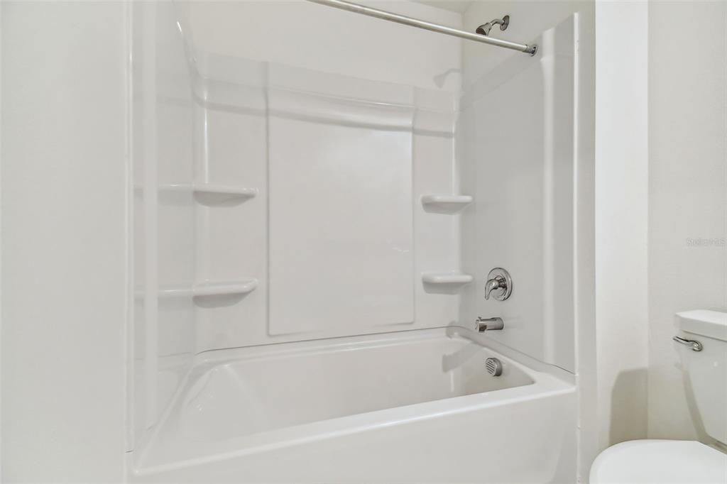 For Rent: $2,000 (3 beds, 2 baths, 1634 Square Feet)