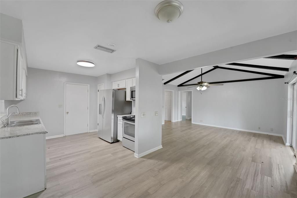 For Sale: $259,000 (3 beds, 2 baths, 1439 Square Feet)
