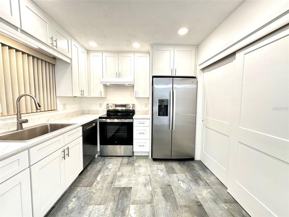 В аренду: $2,975 (2 спален, 2 ванн, 1700 Квадратных фут)