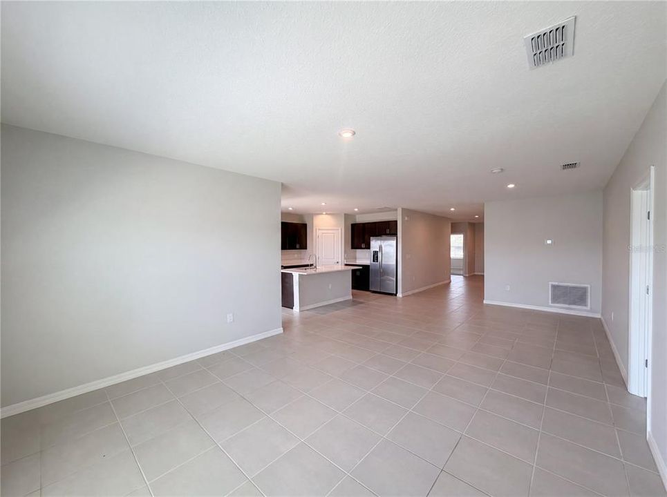 En Venta: $319,000 (4 camas, 2 baños, 1845 Pies cuadrados)