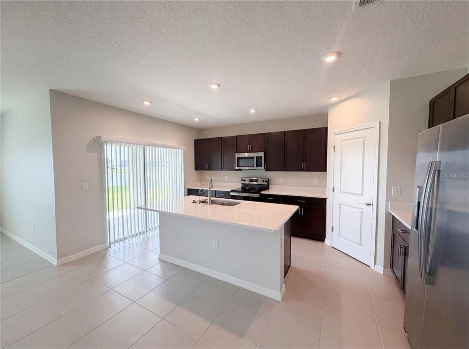 En Venta: $319,000 (4 camas, 2 baños, 1845 Pies cuadrados)