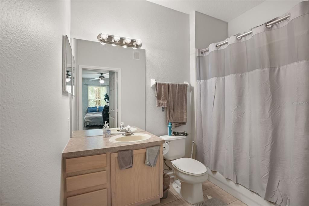 For Sale: $235,000 (3 beds, 2 baths, 1408 Square Feet)