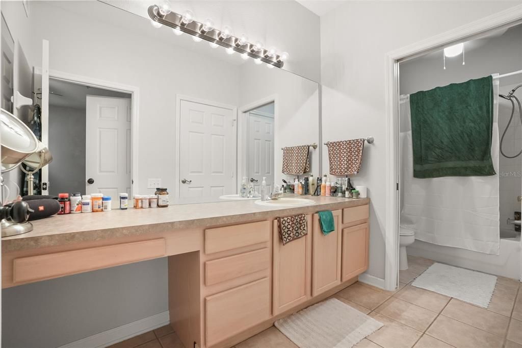 For Sale: $235,000 (3 beds, 2 baths, 1408 Square Feet)