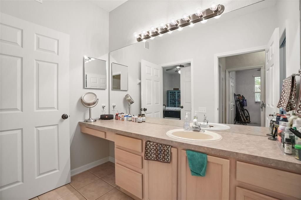 For Sale: $235,000 (3 beds, 2 baths, 1408 Square Feet)