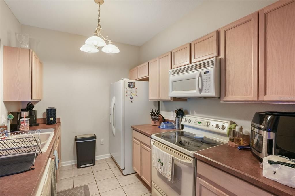 For Sale: $235,000 (3 beds, 2 baths, 1408 Square Feet)