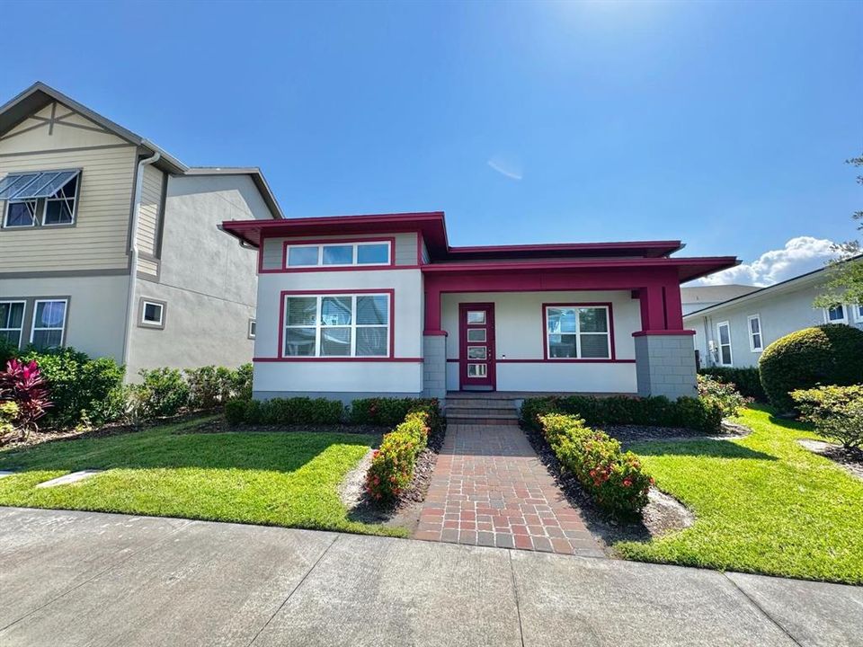 Active With Contract: $3,300 (3 beds, 2 baths, 1998 Square Feet)