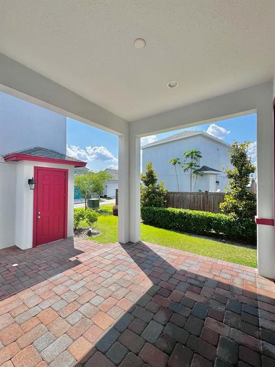 Active With Contract: $3,300 (3 beds, 2 baths, 1998 Square Feet)