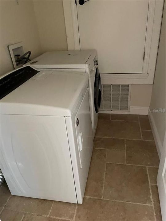 For Rent: $3,060 (3 beds, 2 baths, 1700 Square Feet)