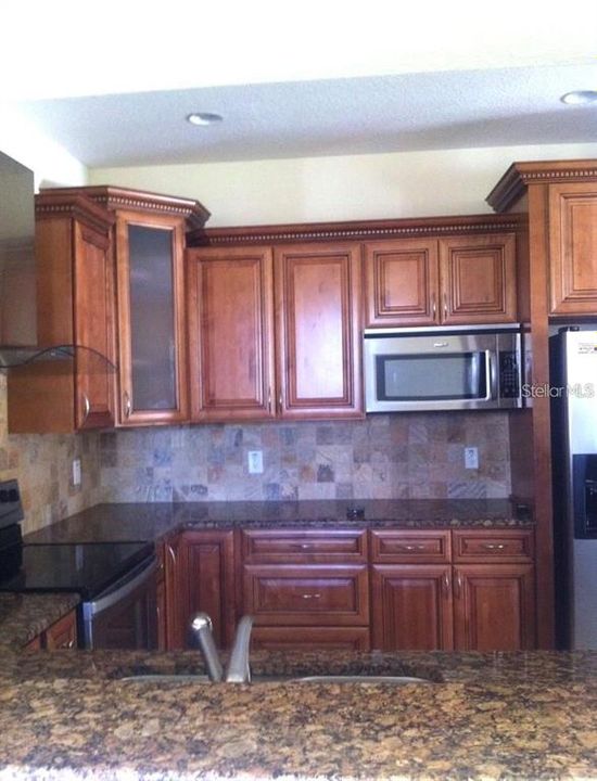 For Rent: $3,060 (3 beds, 2 baths, 1700 Square Feet)