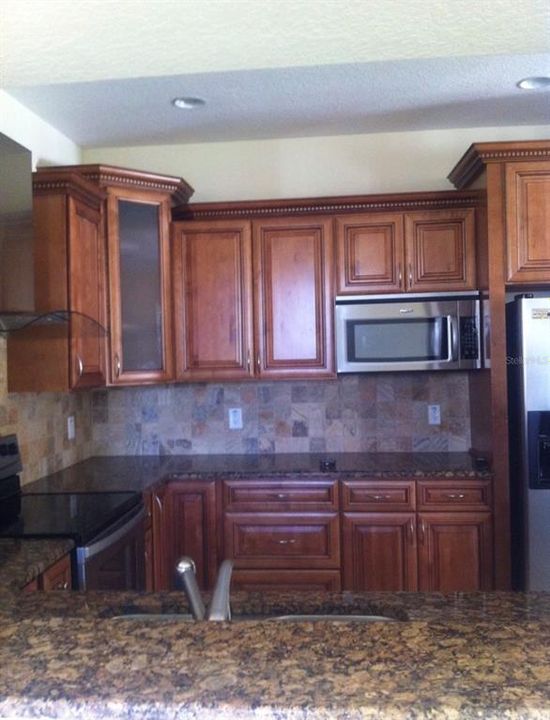 For Rent: $3,060 (3 beds, 2 baths, 1700 Square Feet)