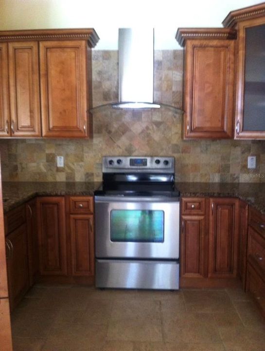 For Rent: $3,060 (3 beds, 2 baths, 1700 Square Feet)