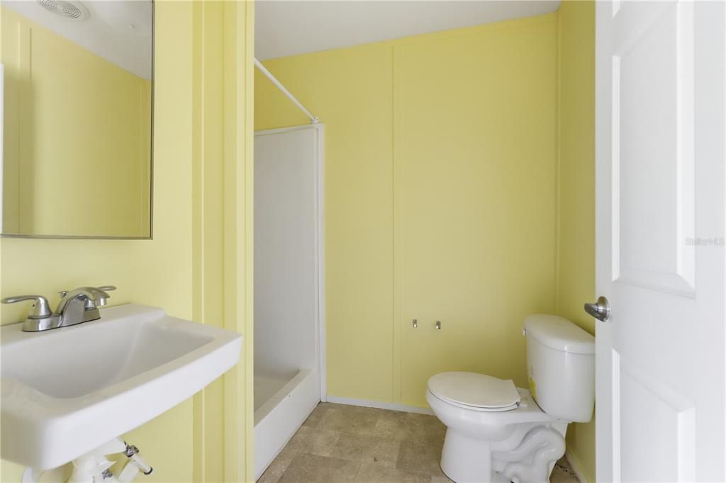 For Sale: $130,000 (3 beds, 2 baths, 854 Square Feet)