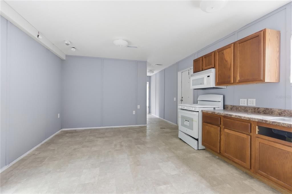 For Sale: $130,000 (3 beds, 2 baths, 854 Square Feet)