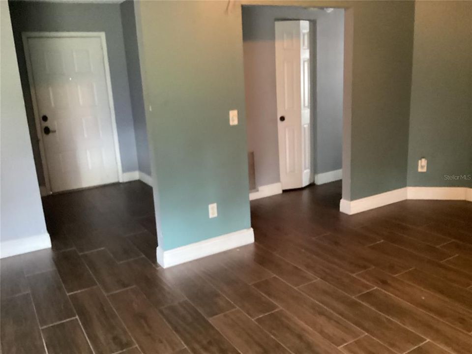 Active With Contract: $385,000 (3 beds, 2 baths, 1600 Square Feet)
