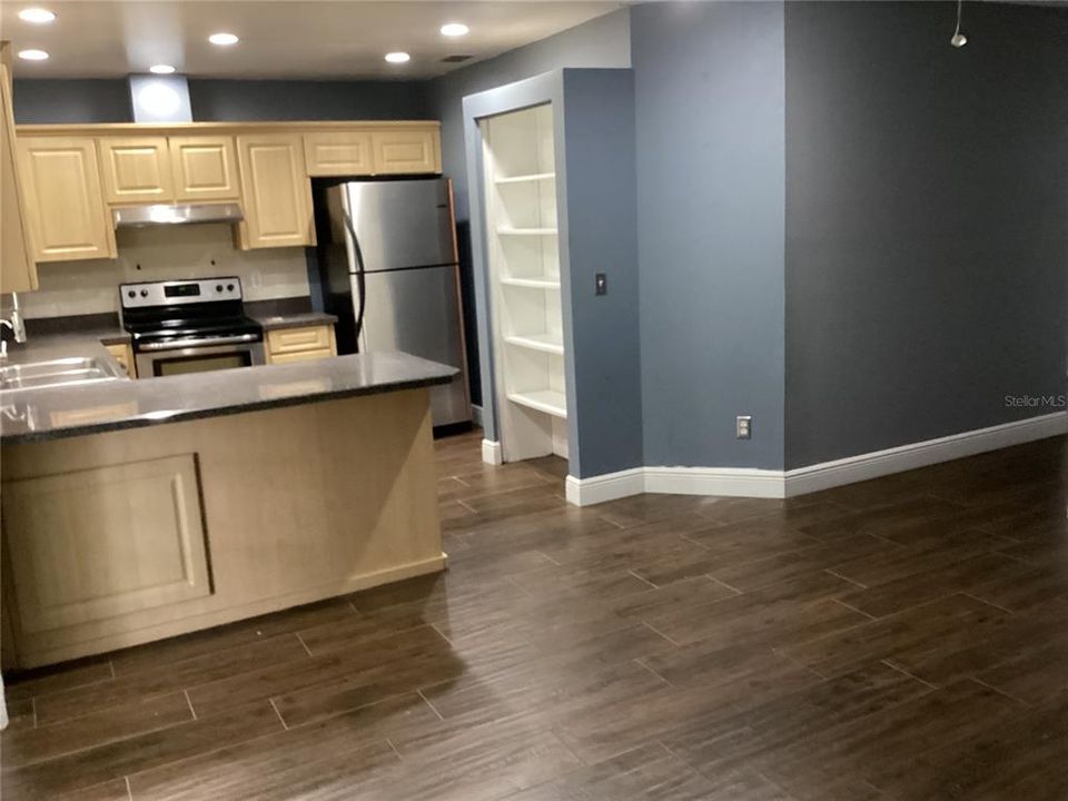 Active With Contract: $385,000 (3 beds, 2 baths, 1600 Square Feet)