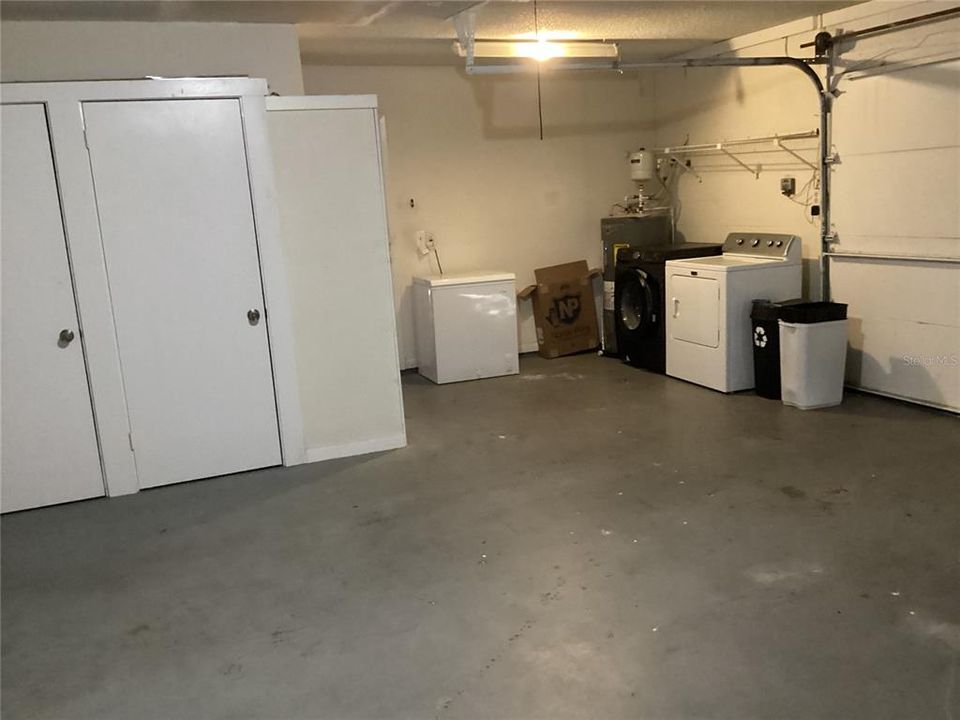 Active With Contract: $385,000 (3 beds, 2 baths, 1600 Square Feet)