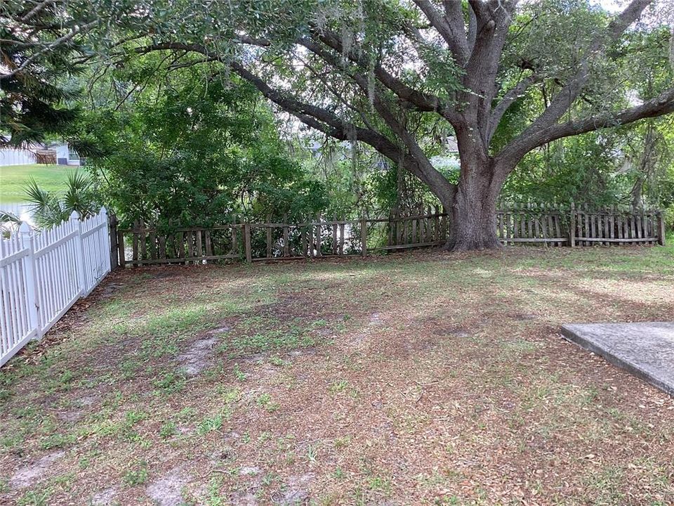 Active With Contract: $385,000 (3 beds, 2 baths, 1600 Square Feet)
