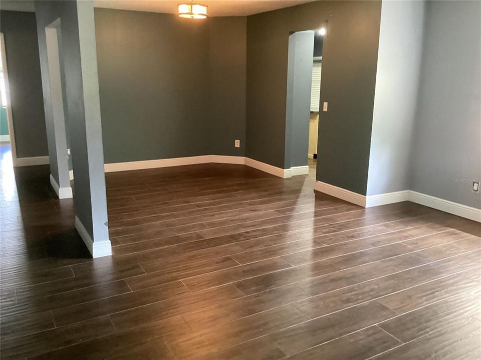 Active With Contract: $385,000 (3 beds, 2 baths, 1600 Square Feet)
