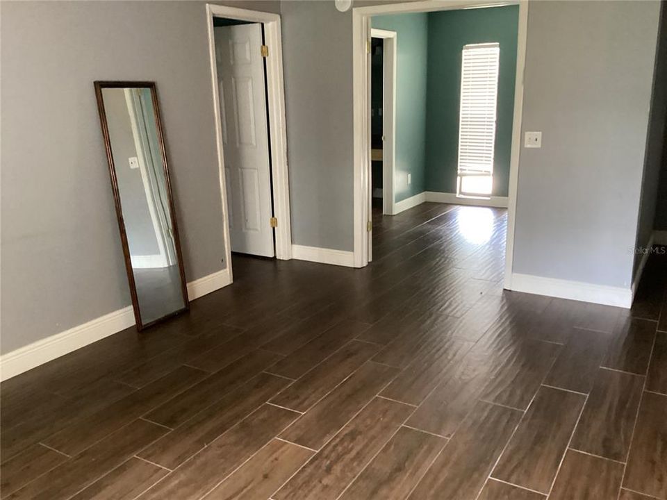Active With Contract: $385,000 (3 beds, 2 baths, 1600 Square Feet)