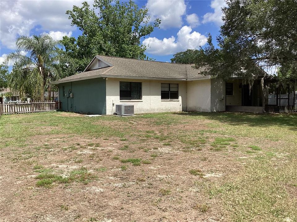 Active With Contract: $385,000 (3 beds, 2 baths, 1600 Square Feet)