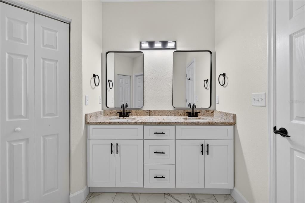 For Sale: $279,900 (3 beds, 2 baths, 1250 Square Feet)