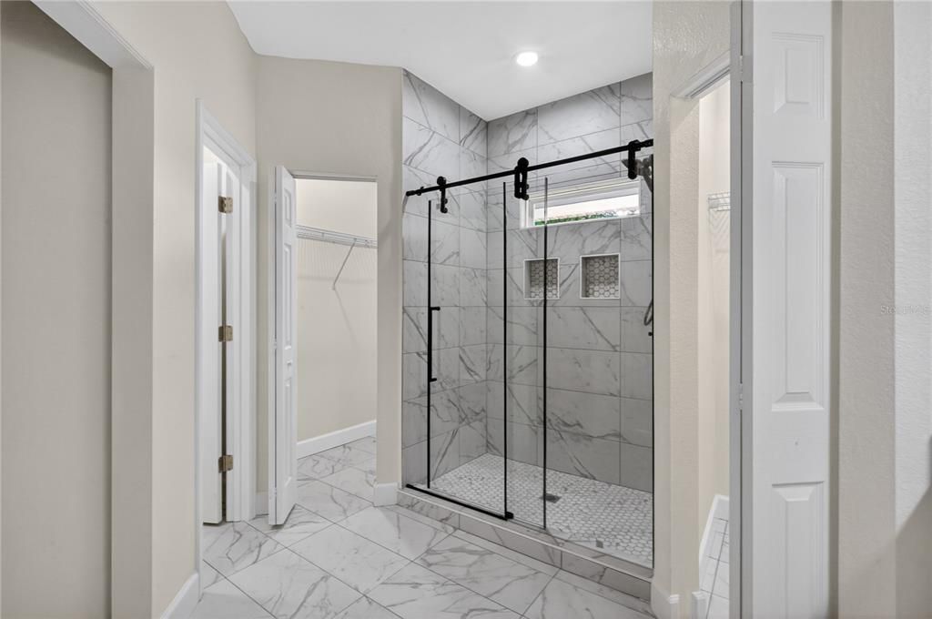 For Sale: $279,900 (3 beds, 2 baths, 1250 Square Feet)