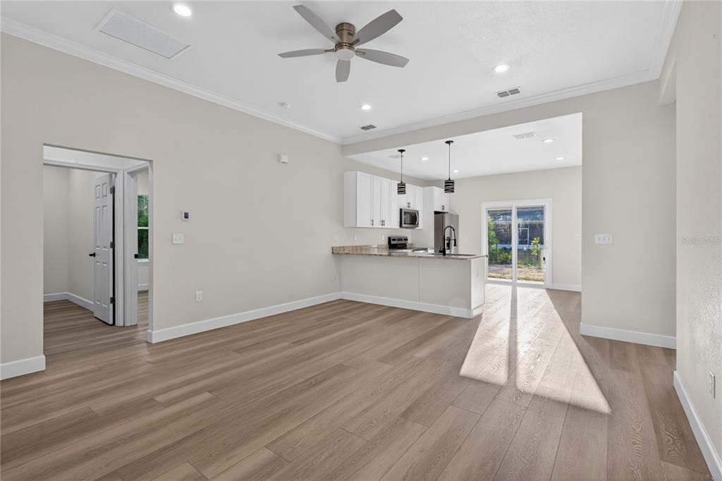 For Sale: $279,900 (3 beds, 2 baths, 1250 Square Feet)