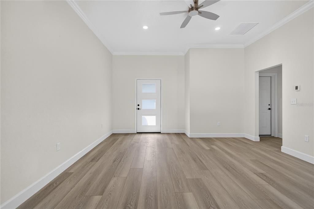 For Sale: $279,900 (3 beds, 2 baths, 1250 Square Feet)