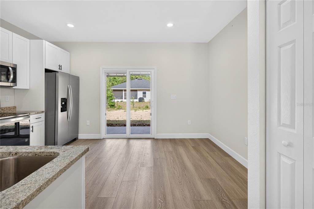 For Sale: $279,900 (3 beds, 2 baths, 1250 Square Feet)