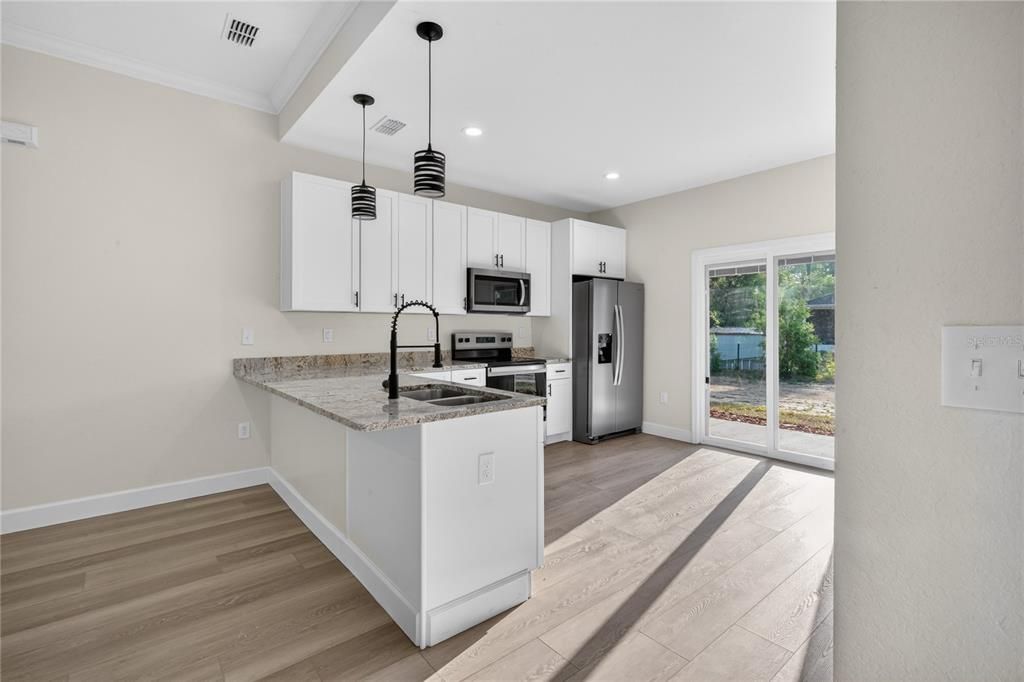 For Sale: $279,900 (3 beds, 2 baths, 1250 Square Feet)