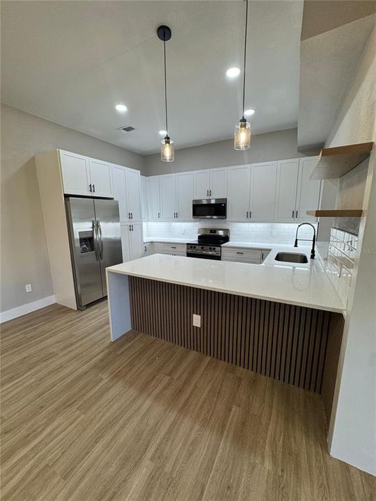 На продажу: $374,999 (3 спален, 4 ванн, 2188 Квадратных фут)