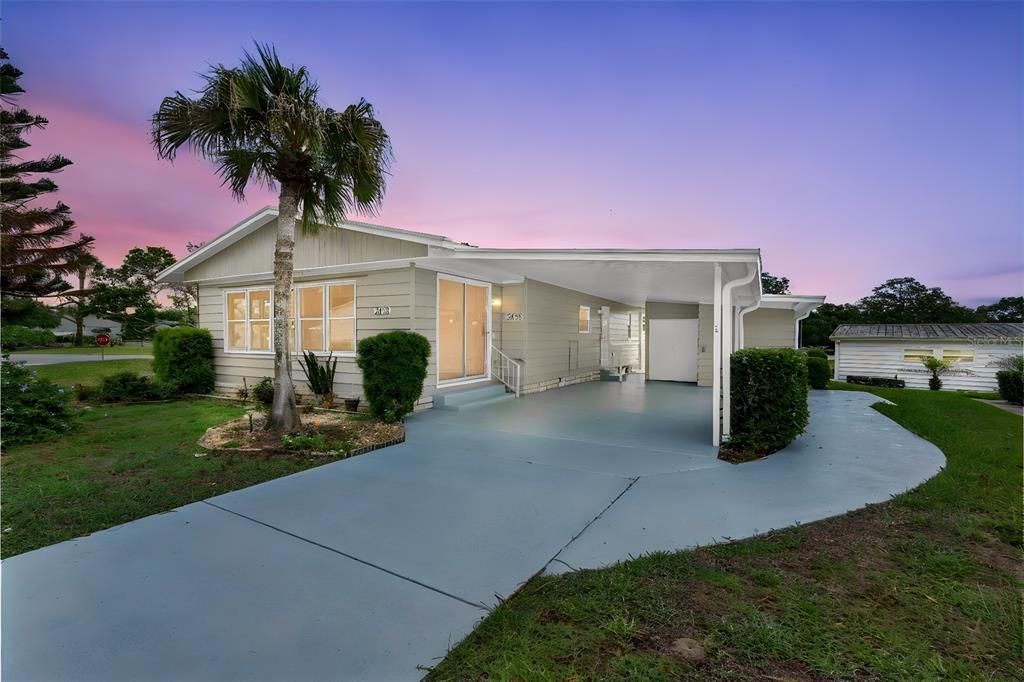 Active With Contract: $249,000 (2 beds, 2 baths, 1420 Square Feet)