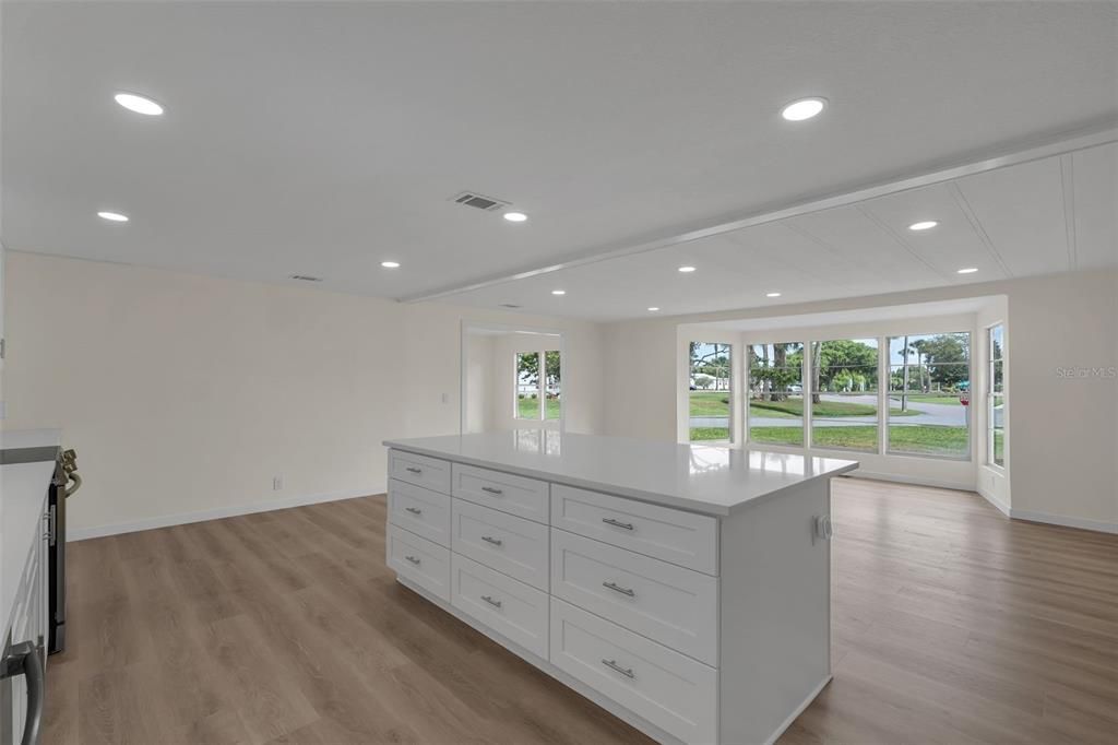 Active With Contract: $249,000 (2 beds, 2 baths, 1420 Square Feet)