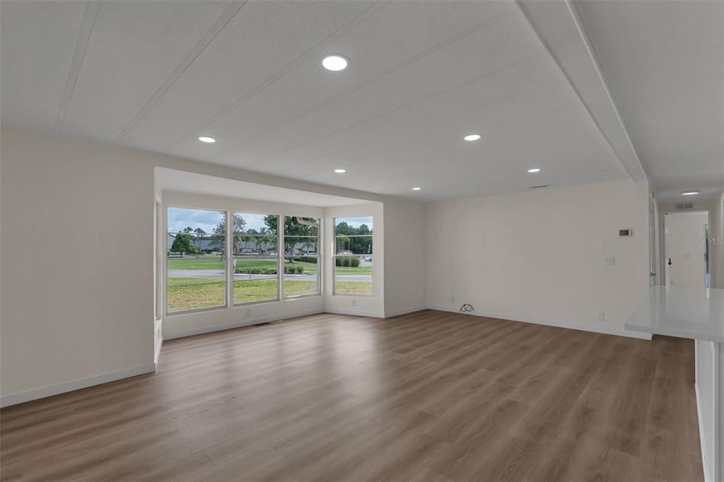 Active With Contract: $249,000 (2 beds, 2 baths, 1420 Square Feet)