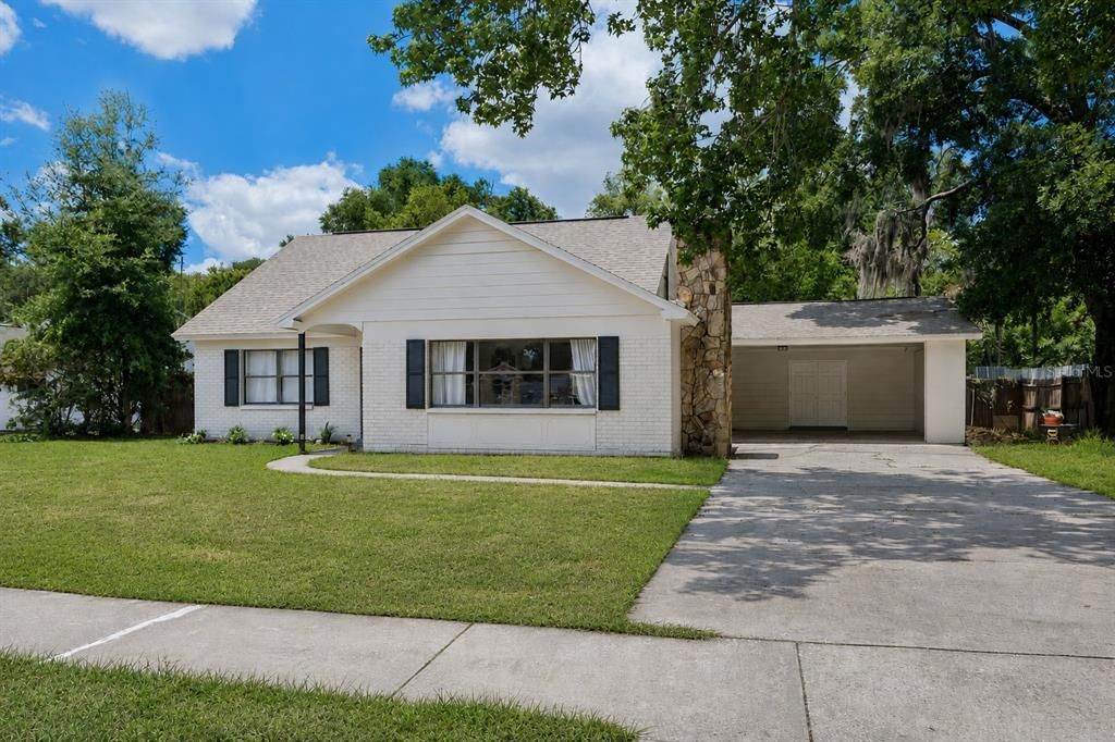 Active With Contract: $399,900 (3 beds, 2 baths, 1736 Square Feet)