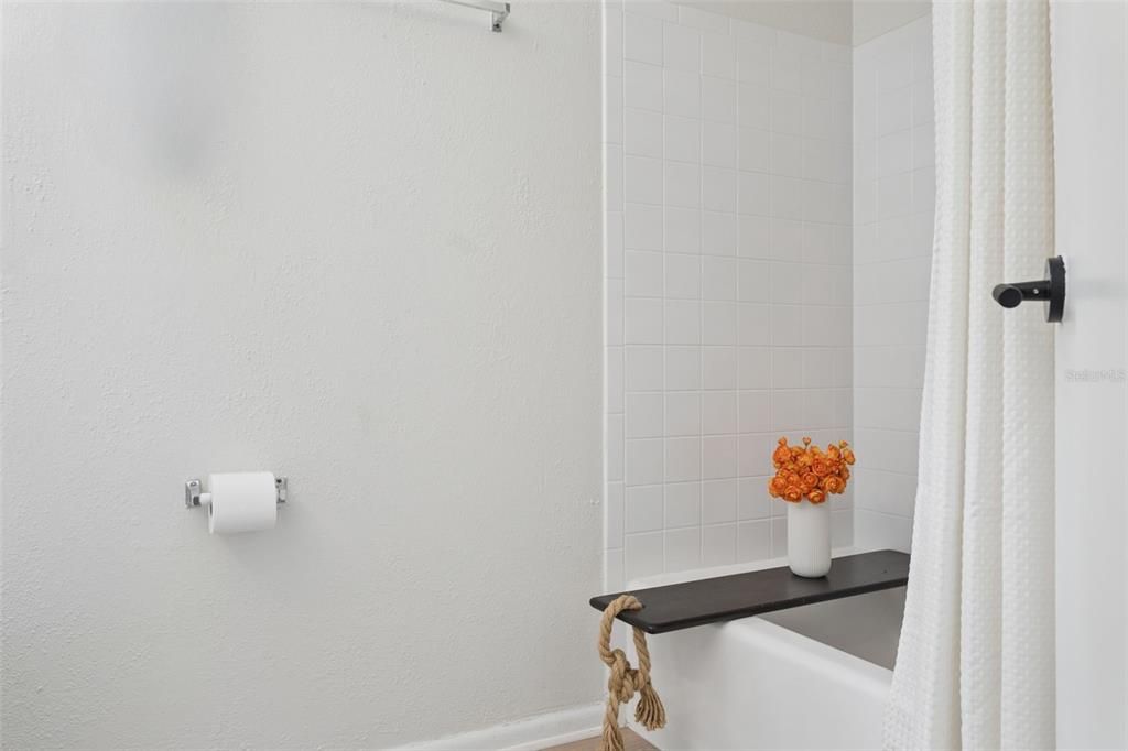 Active With Contract: $399,900 (3 beds, 2 baths, 1736 Square Feet)