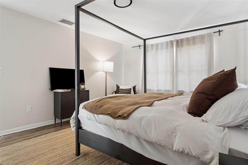 Active With Contract: $399,900 (3 beds, 2 baths, 1736 Square Feet)