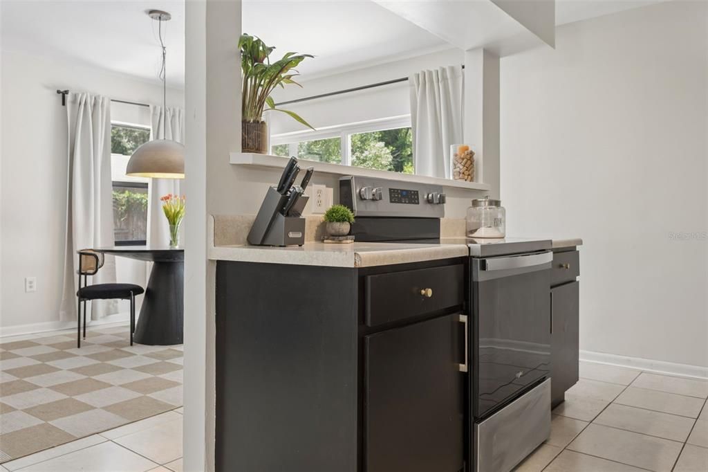 Active With Contract: $399,900 (3 beds, 2 baths, 1736 Square Feet)