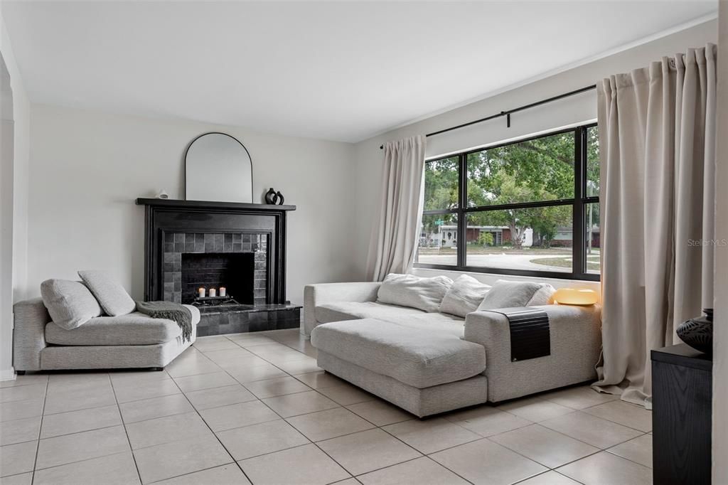 Active With Contract: $399,900 (3 beds, 2 baths, 1736 Square Feet)