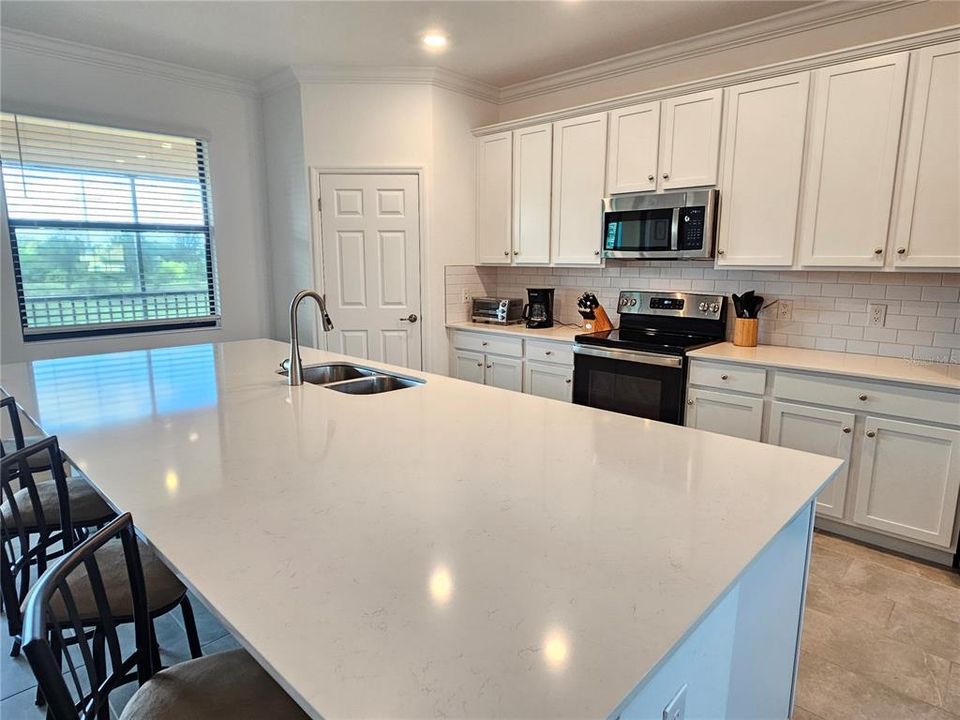 For Rent: $6,300 (3 beds, 2 baths, 2284 Square Feet)