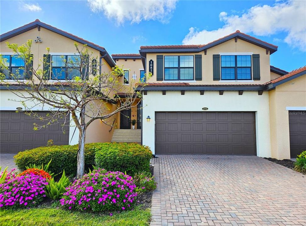 For Rent: $6,300 (3 beds, 2 baths, 2284 Square Feet)