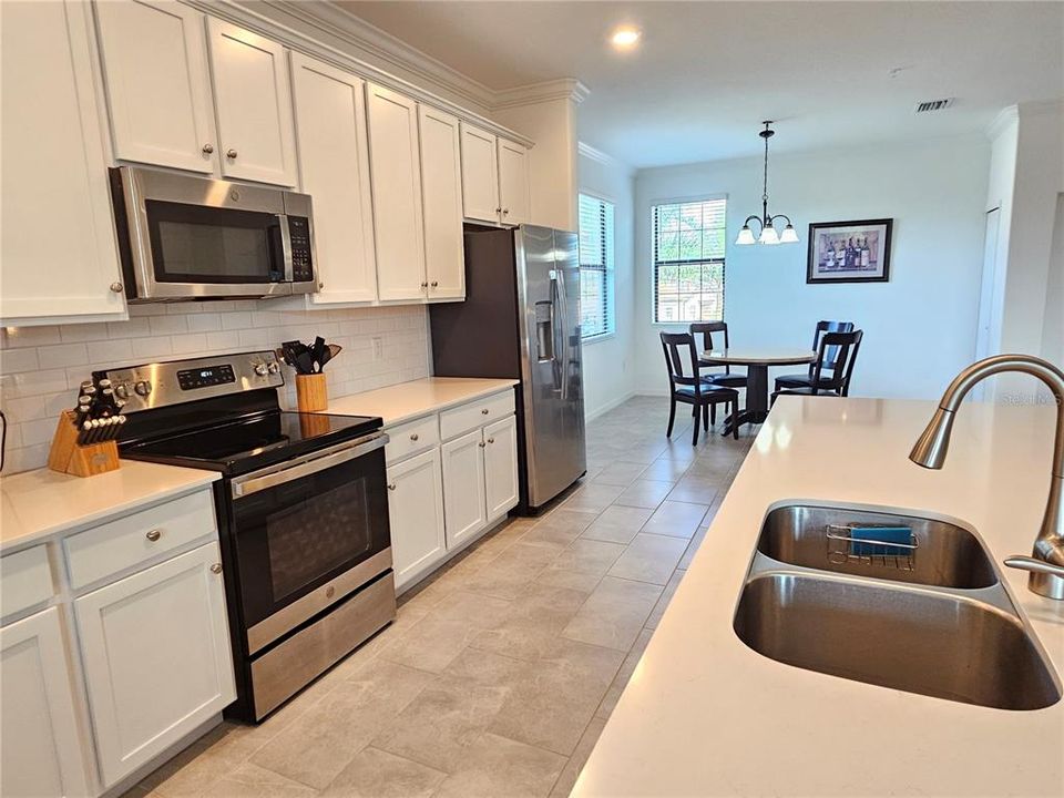 For Rent: $6,300 (3 beds, 2 baths, 2284 Square Feet)