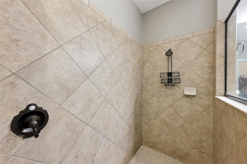 For Sale: $824,900 (5 beds, 4 baths, 3739 Square Feet)