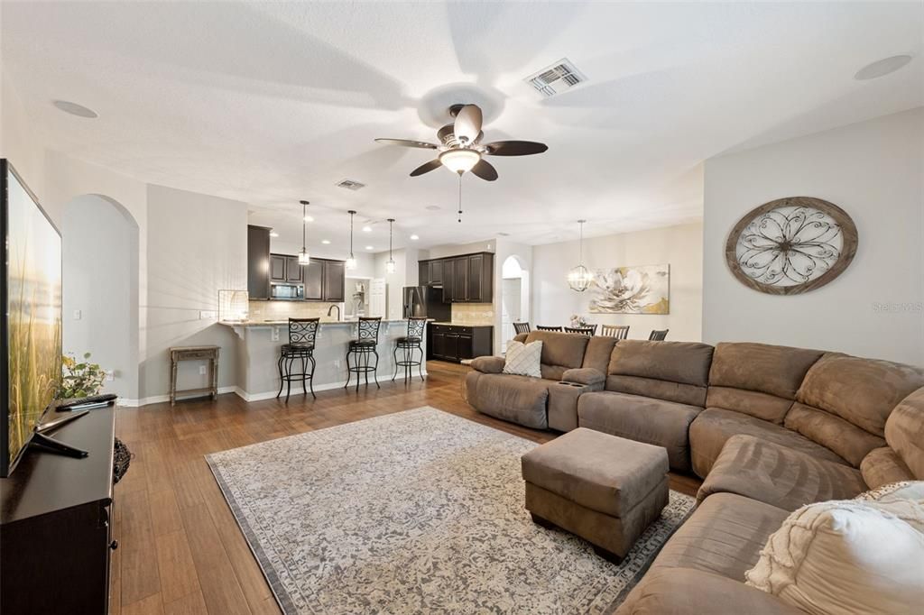 For Sale: $824,900 (5 beds, 4 baths, 3739 Square Feet)