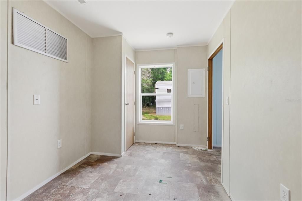 For Sale: $130,000 (3 beds, 2 baths, 854 Square Feet)