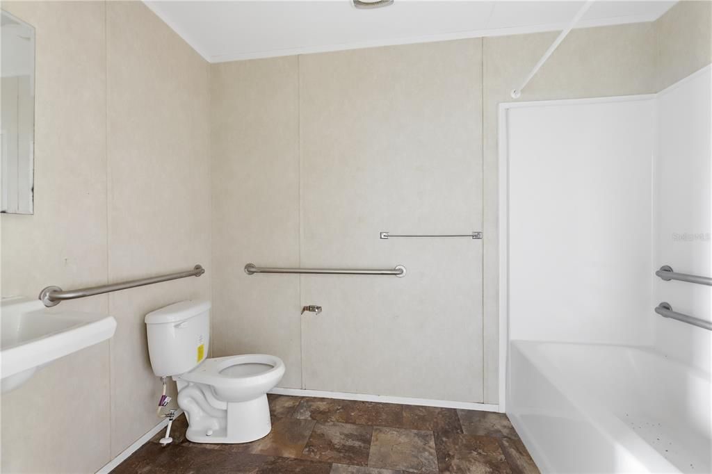 For Sale: $130,000 (3 beds, 2 baths, 854 Square Feet)