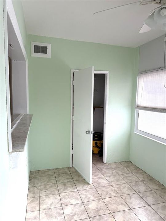 For Sale: $99,000 (1 beds, 1 baths, 585 Square Feet)