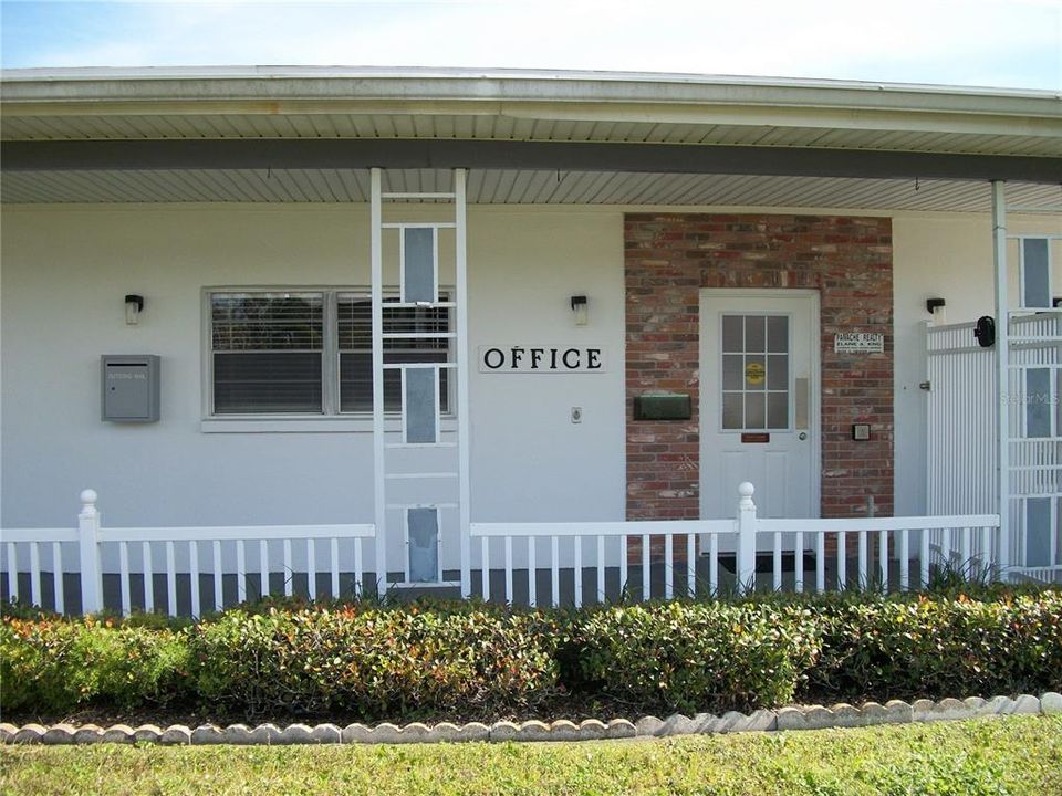 For Sale: $99,000 (1 beds, 1 baths, 585 Square Feet)