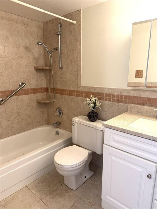 For Sale: $99,000 (1 beds, 1 baths, 585 Square Feet)
