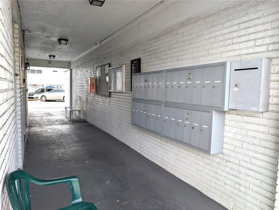 For Sale: $99,000 (1 beds, 1 baths, 585 Square Feet)